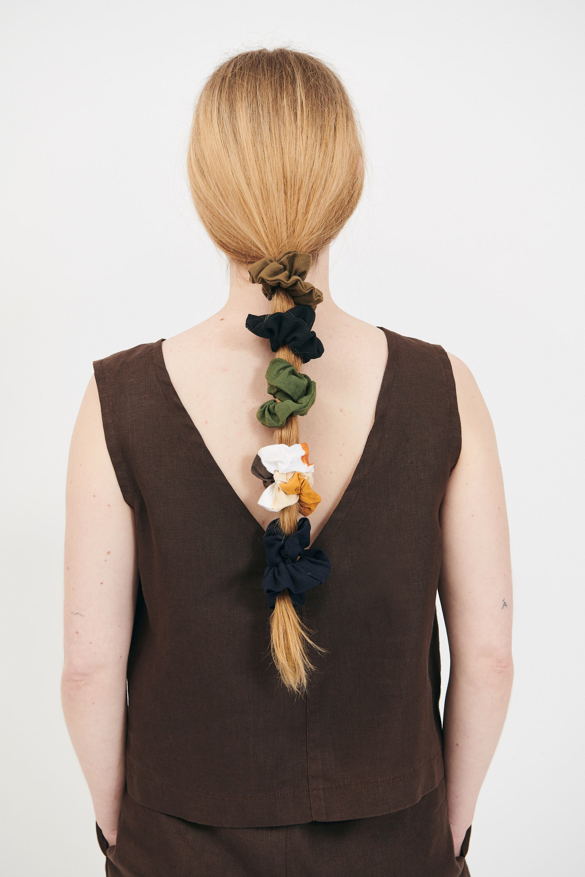 SHIO Scrunchies are made from linen, organic cotton, or upcycled cotton. 